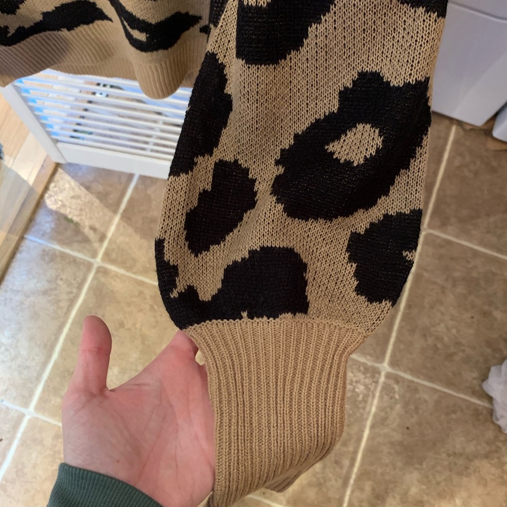 Leopard Sweater - Picture 3 of 3